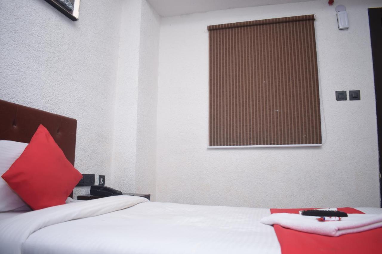 Hotel Jaypee Inn Haora Екстер'єр фото